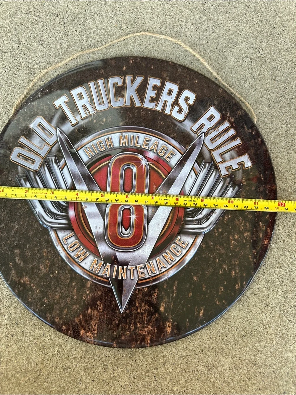Decorative Vintage Style 'Old Truckers Rule' Round Wall Sign in Brown and Red